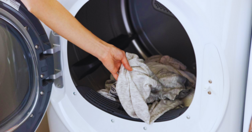 Kleidung strippen: Schritt-für-Schritt Anleitung zum “Laundry-Stripping”